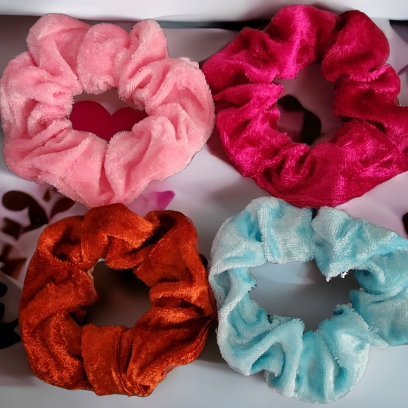 4pc Soft Velvet Scrunchies in Four Colors - Picture 13 of 13